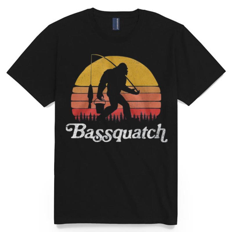 Bigfoot Fishing Bassquatch Vintage Retro T-Shirt